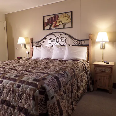 Kinnikinnik Motor Lodge-2