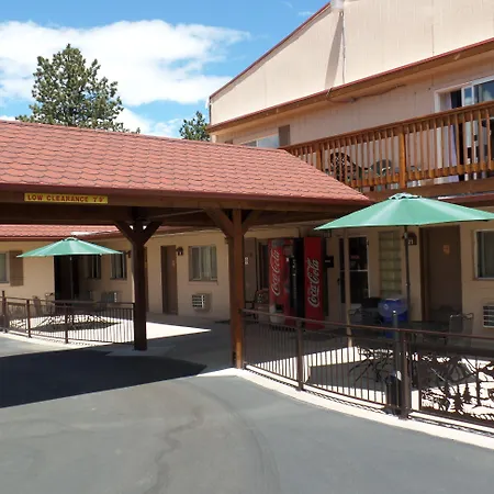 Kinnikinnik Motor Lodge-3