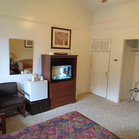 Hickory Grove Motor Inn - Cooperstown-2