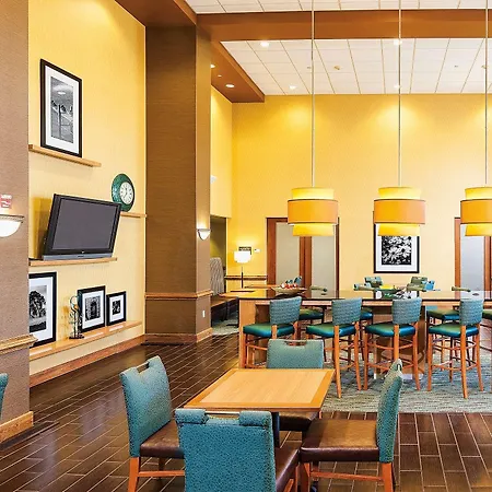 Hampton Inn & Suites Chesapeake-Square Mall-2