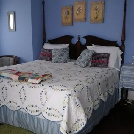 Six Acres Bed And Breakfast-3
