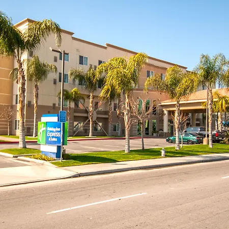 Holiday Inn Express & Suites Bakersfield Central By Ihg-3