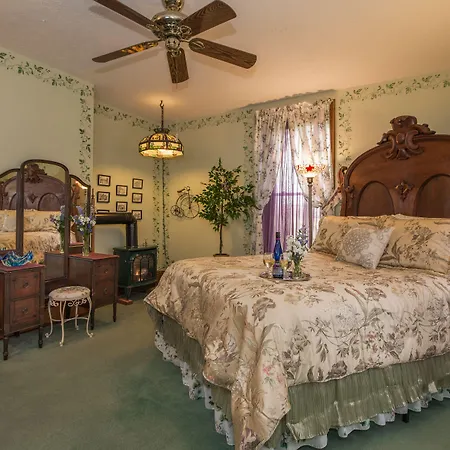Sutherland House Victorian Bed And Breakfast-3