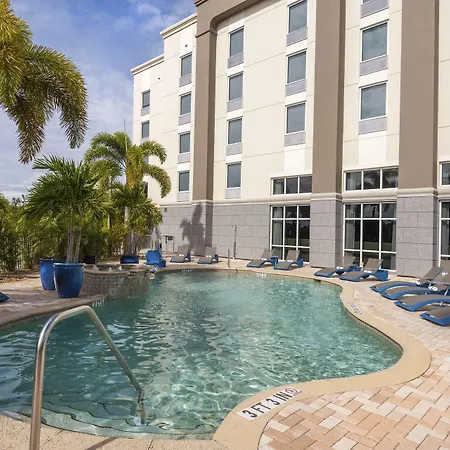 Hampton Inn & Suites Fort Myers-Colonial Boulevard-3