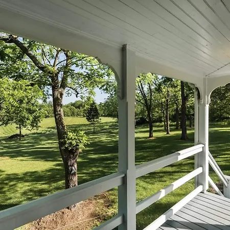 Lightner Farmhouse B&B-3