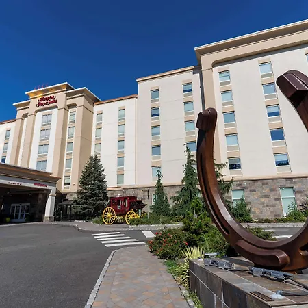 Hampton Inn & Suites Staten Island-2