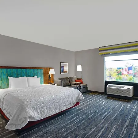 Hampton Inn Utica-2