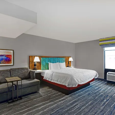 Hampton Inn Utica-3