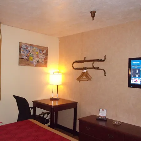 Econo Lodge-3