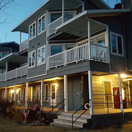 Snug Harbor Inn-3