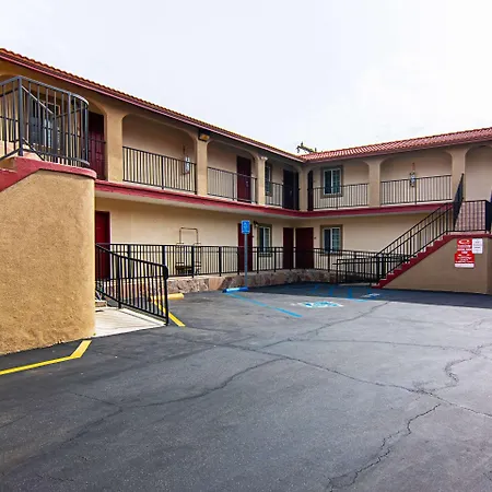 Econo Lodge Long Beach I-405-2