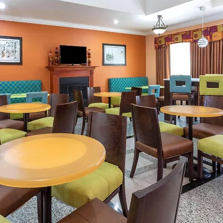 La Quinta Inn & Suites By Wyndham St. Augustine-3