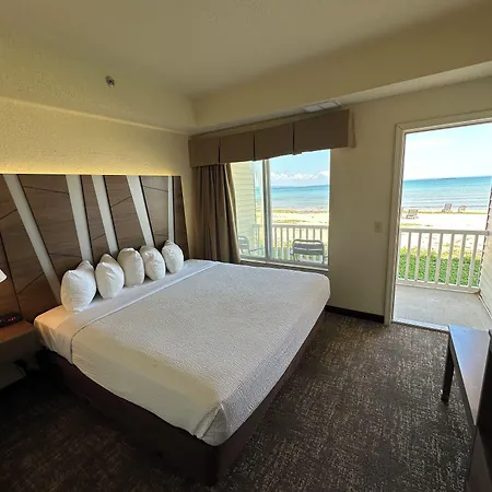 Mackinaw Beach And Bay Inn & Suites-3