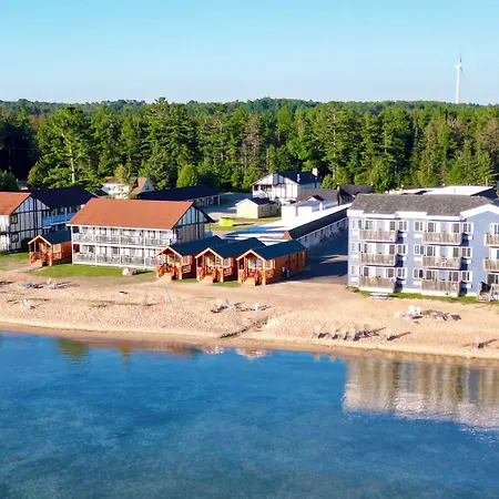 Waterfront Inn Mackinaw City-3