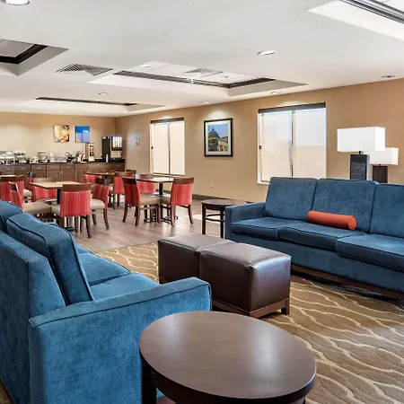 Comfort Inn & Suites Clinton - Jackson West-3
