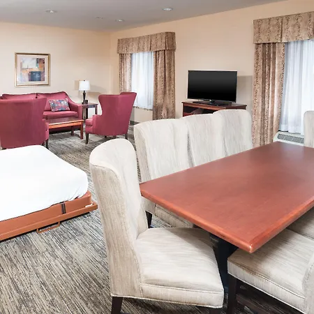 Hampton Inn & Suites Greensburg-3