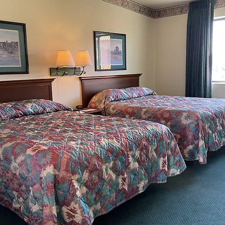 Voyager Resort Inn-2