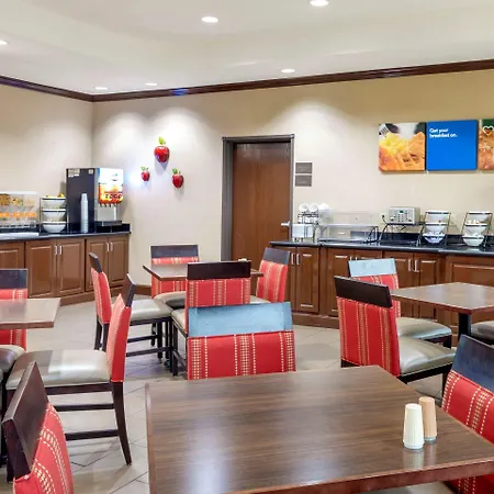 Comfort Inn Near Unt-3