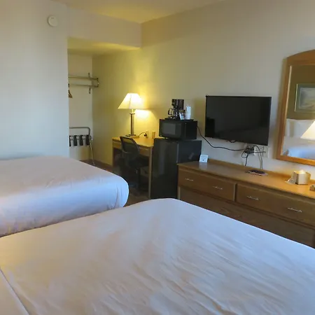 Baymont By Wyndham Fargo-2