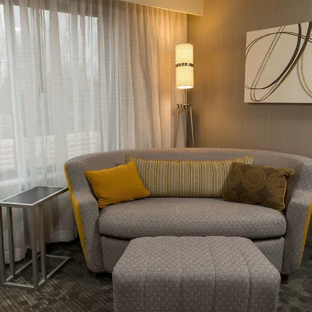 Courtyard By Marriott Lafayette-3