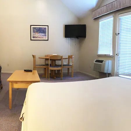 Attitash Marketplace Motel-3