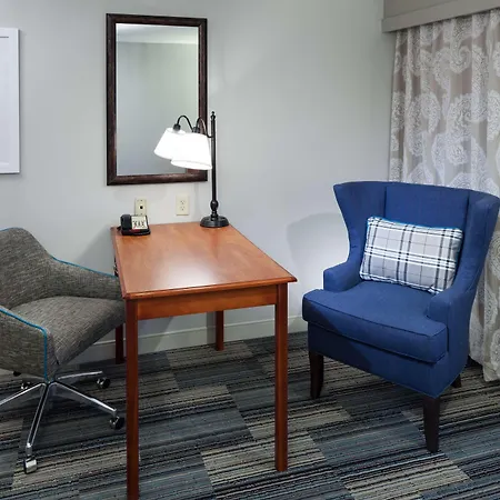 Hampton Inn & Suites Cedar Rapids-2