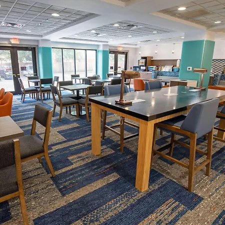 Wingate By Wyndham Lafayette Airport-3
