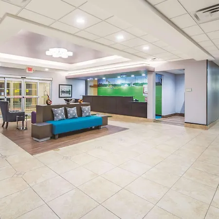 La Quinta By Wyndham Tulsa Airport / Expo Square-2