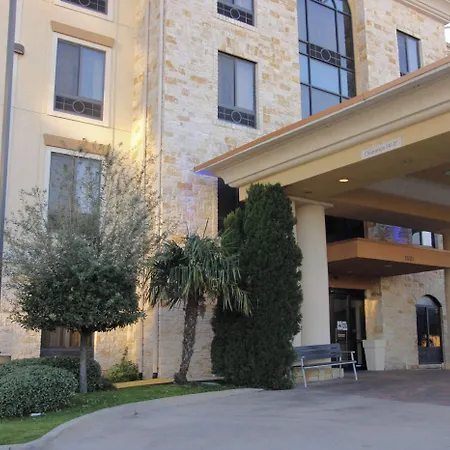Comfort Inn & Suites Dallas Medical-Market Center-2