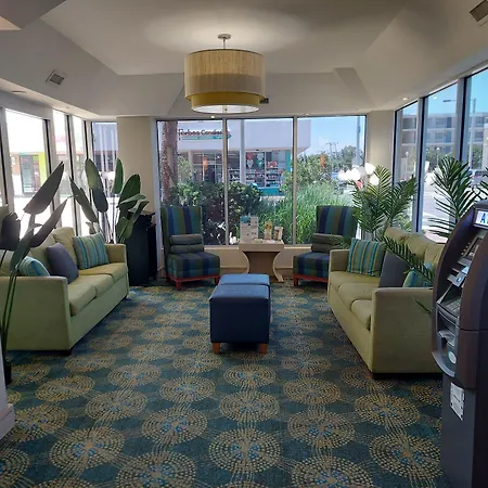 Comfort Suites Beachfront-2