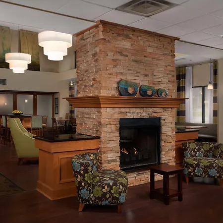 Hampton Inn & Suites Canton-2