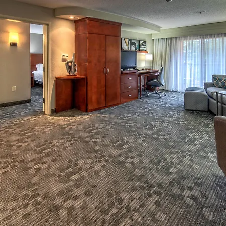 Courtyard By Marriott Troy-3