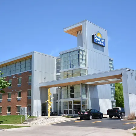 Days Inn & Suites By Wyndham Milwaukee-3