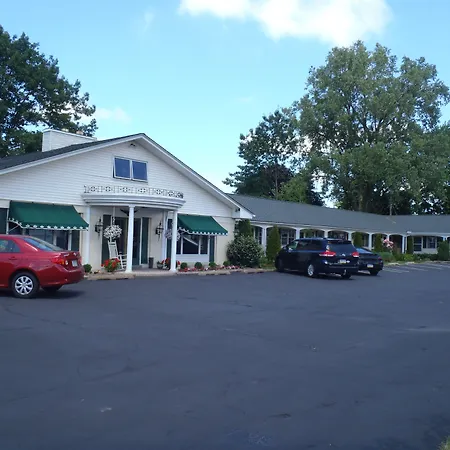 Glass House Inn Erie Near I-90 & I-79-2