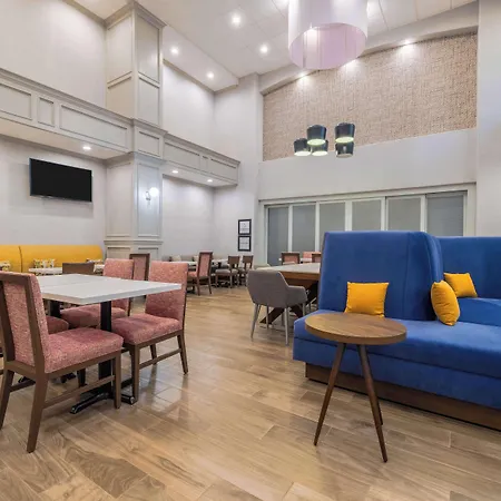 Hampton Inn & Suites Brenham-3