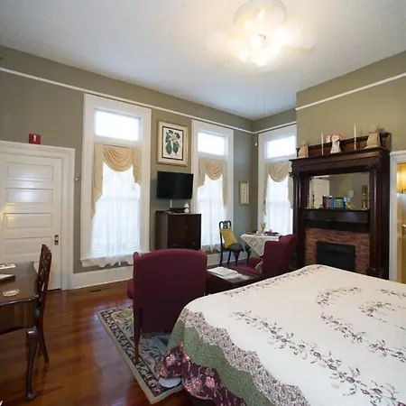 Page House Bed & Breakfast-3