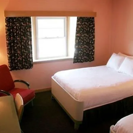 Holiday Music Motel-3