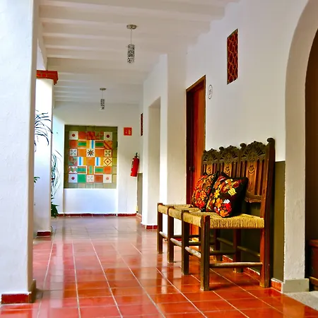 Villa Mercedes Petit Hotel-Adults Only-3