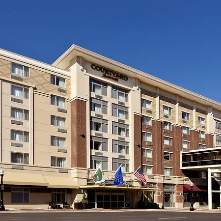 Courtyard Fort Wayne Downtown At Grand Wayne Convention Center-3