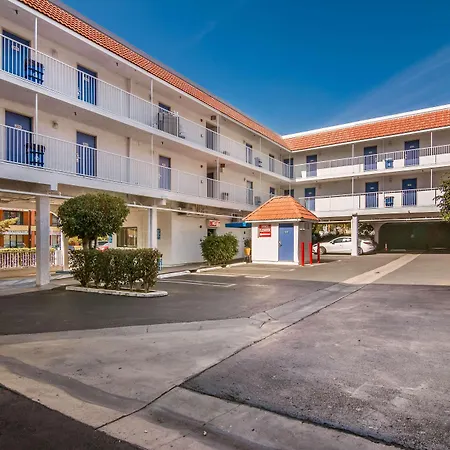 Motel 6 Monterey Park-3