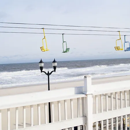 Boardwalk Hotel Charlee & Apartments Beach Hotel Oceanfront-2
