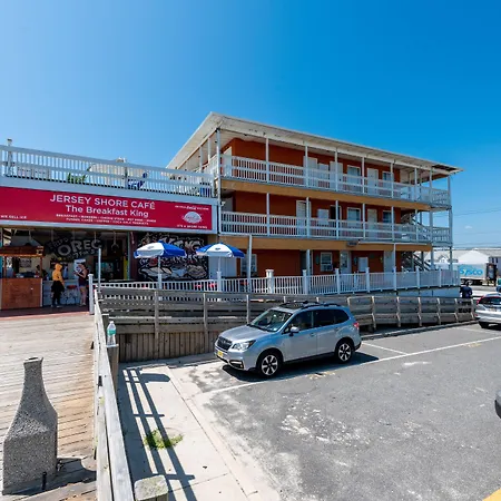Boardwalk Hotel Charlee & Apartments Beach Hotel Oceanfront-3