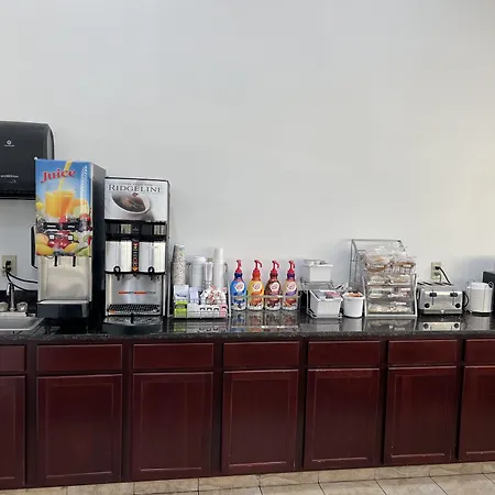 Super 8 By Wyndham Cedar Falls-3