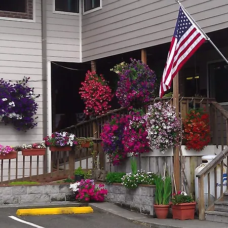 Tradewinds Motel-3