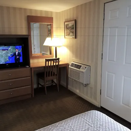Mt. Madison Inn & Suites-3