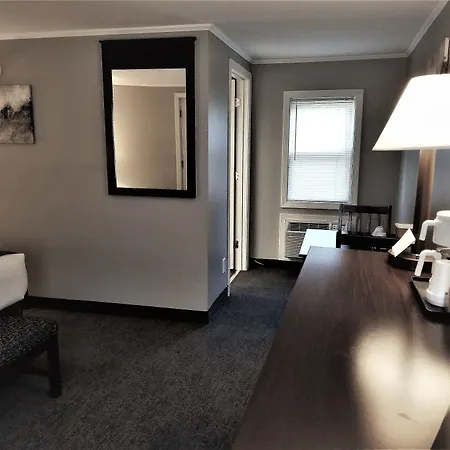 Mt. Madison Inn & Suites-2