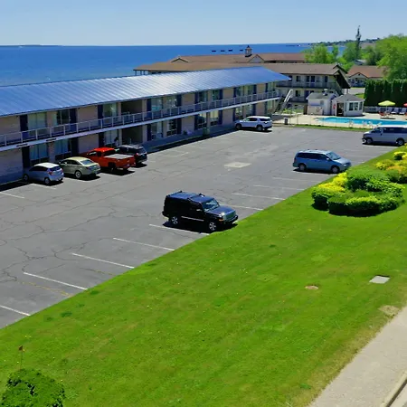 Days Inn & Suites By Wyndham St. Ignace Lakefront-3