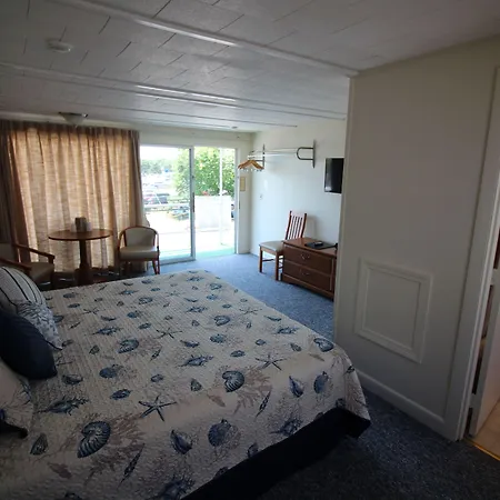 Hyannis Holiday Motel-2