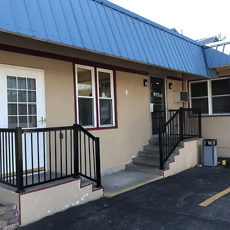 Budget Inn Marinette-2
