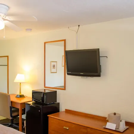 Budget Inn & Suites Colby-2